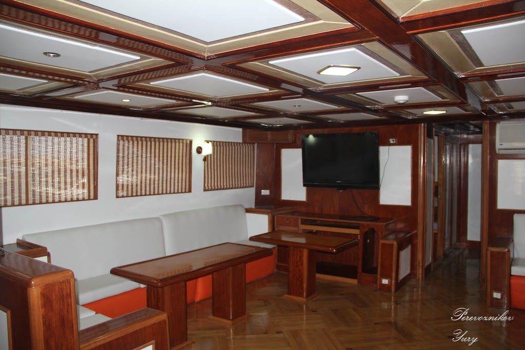 M/Y C. Sound Explorer